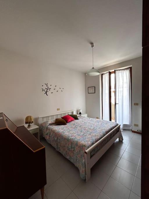 Near Town Centre And Lake - Le Colombe Bardolino Exterior foto